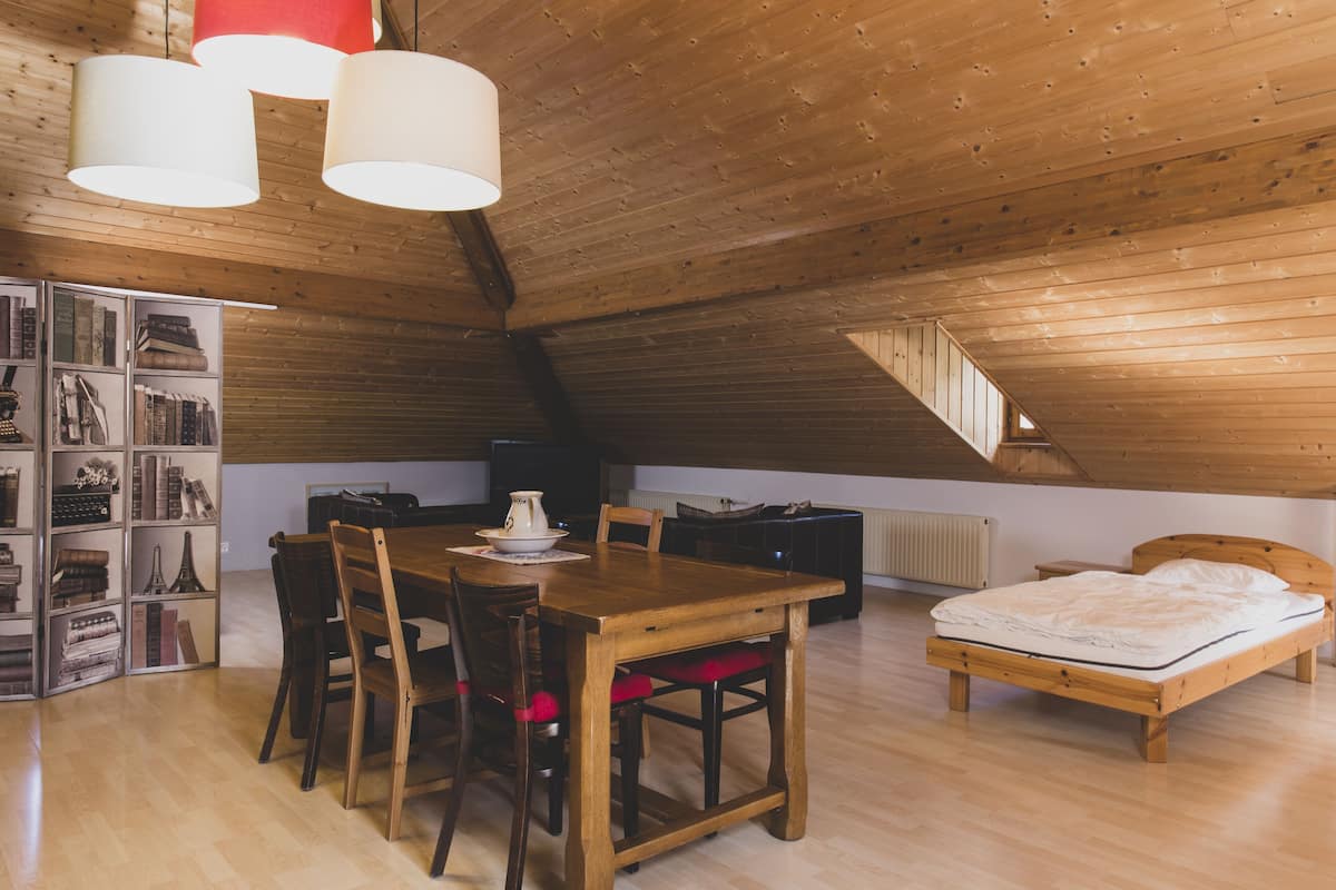 loft | desk, free wifi