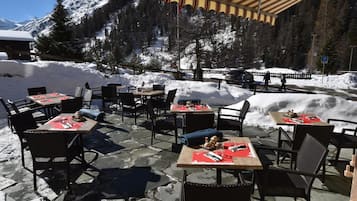Lunch and dinner served, French cuisine