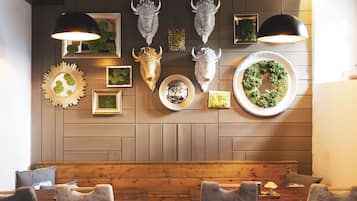 Lunch and dinner served, French cuisine