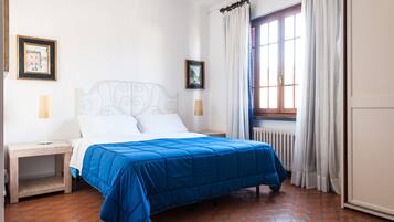 Cots/infant beds, rollaway beds, free WiFi