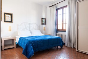 Cots/infant beds, rollaway beds, free WiFi