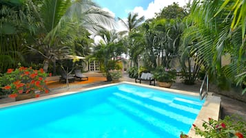 Outdoor pool, pool umbrellas, sun loungers