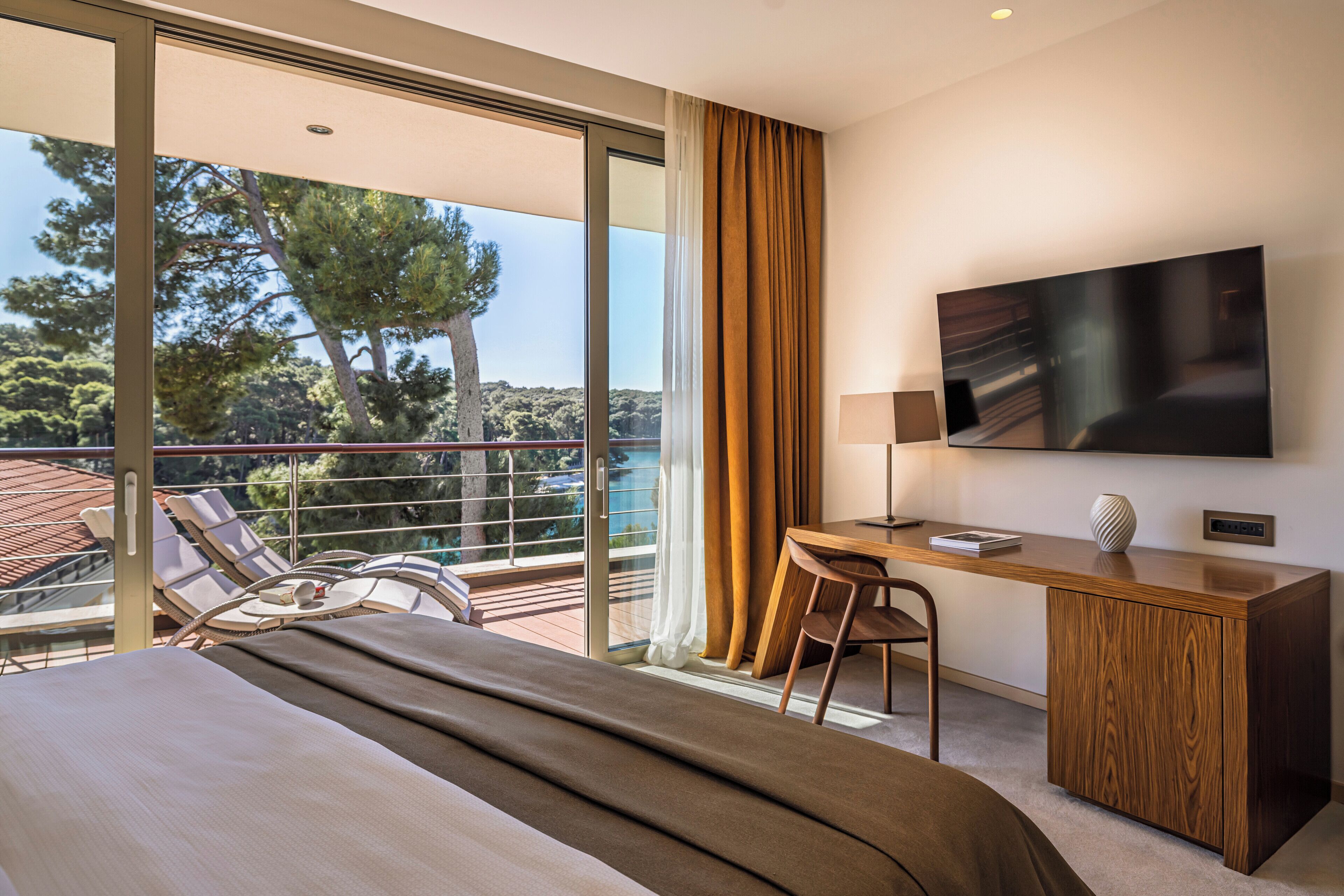 Cikat bay Suite with Balcony and Sea View | Premium bedding, minibar, in-room safe, desk