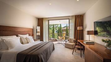 Premium Double Room with Balcony | Hochwertige Bettwaren, Minibar, Zimmersafe, Schreibtisch