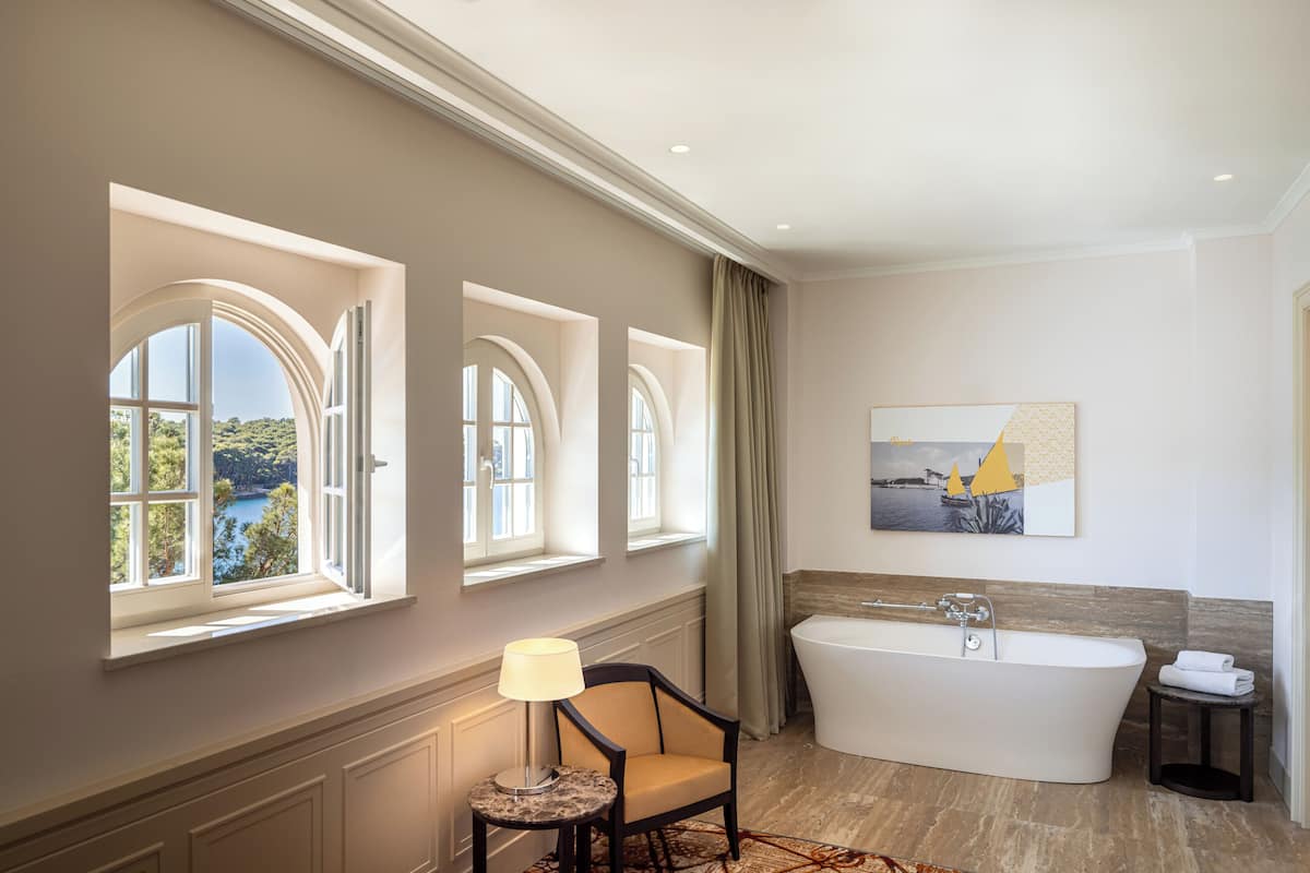 Alhambra Suite with Sea View | Premium bedding, minibar, in-room safe, desk