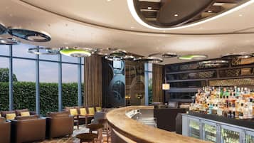 Lobby lounge, al fresco dining, open daily