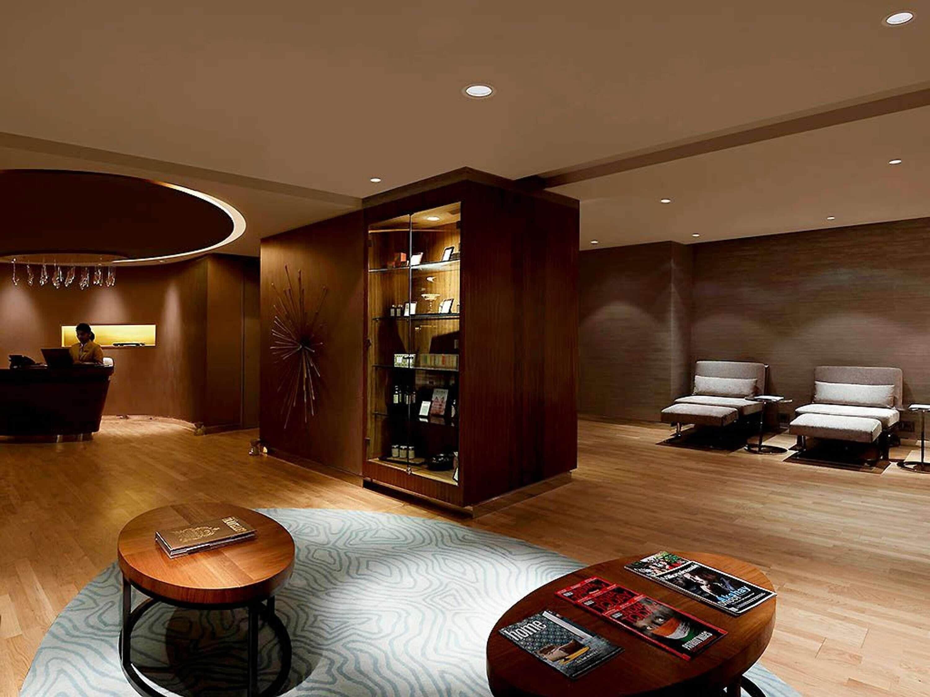 Couples treatment room(s), body treatments, deep-tissue massages
