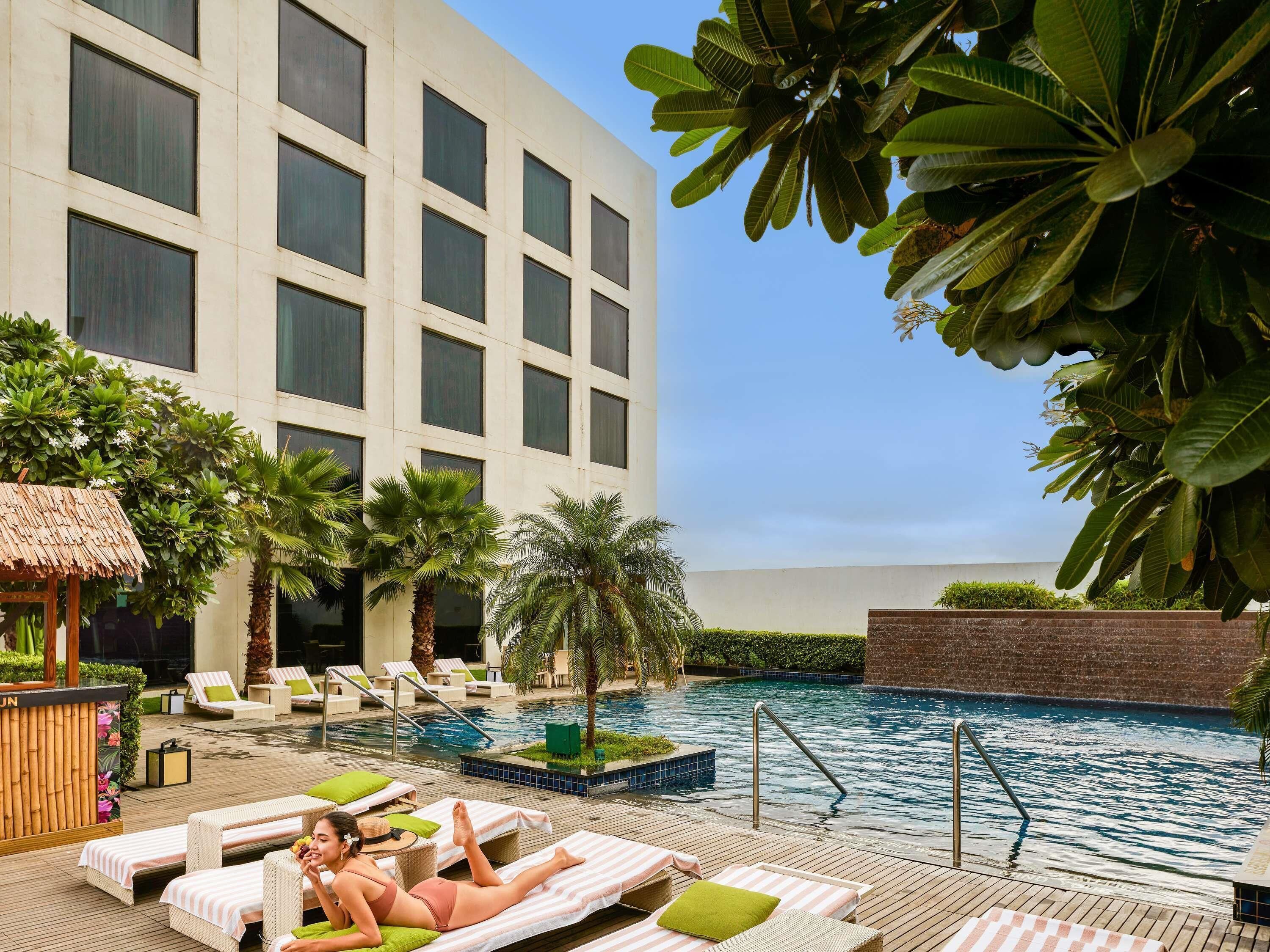 Outdoor pool, pool loungers