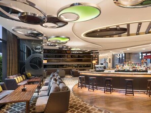 Lobby lounge, al fresco dining, open daily - Pullman New Delhi Aerocity Hotel (New Delhi)