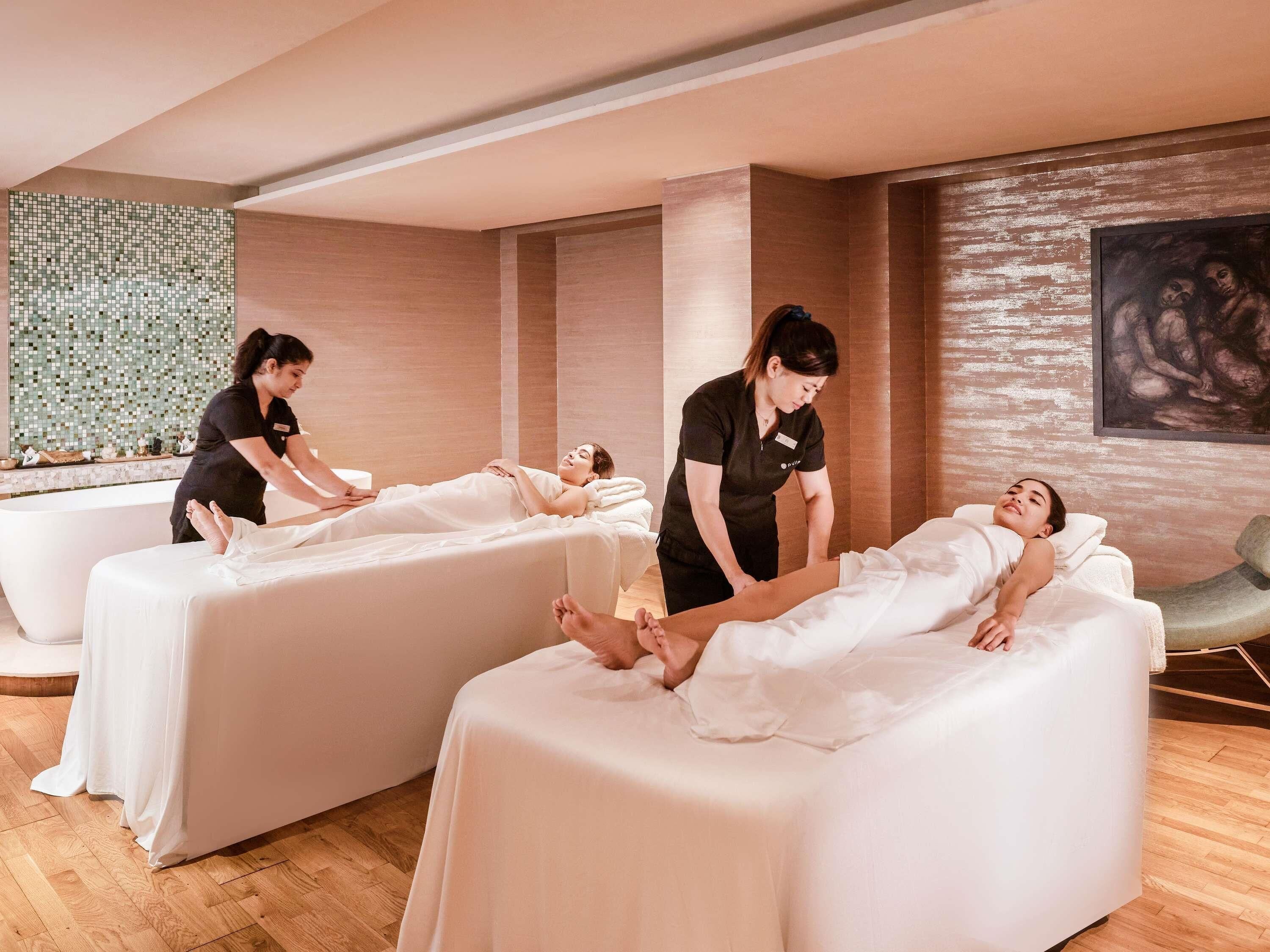Salle de soins pour les couples, soins du corps, massage en profondeur