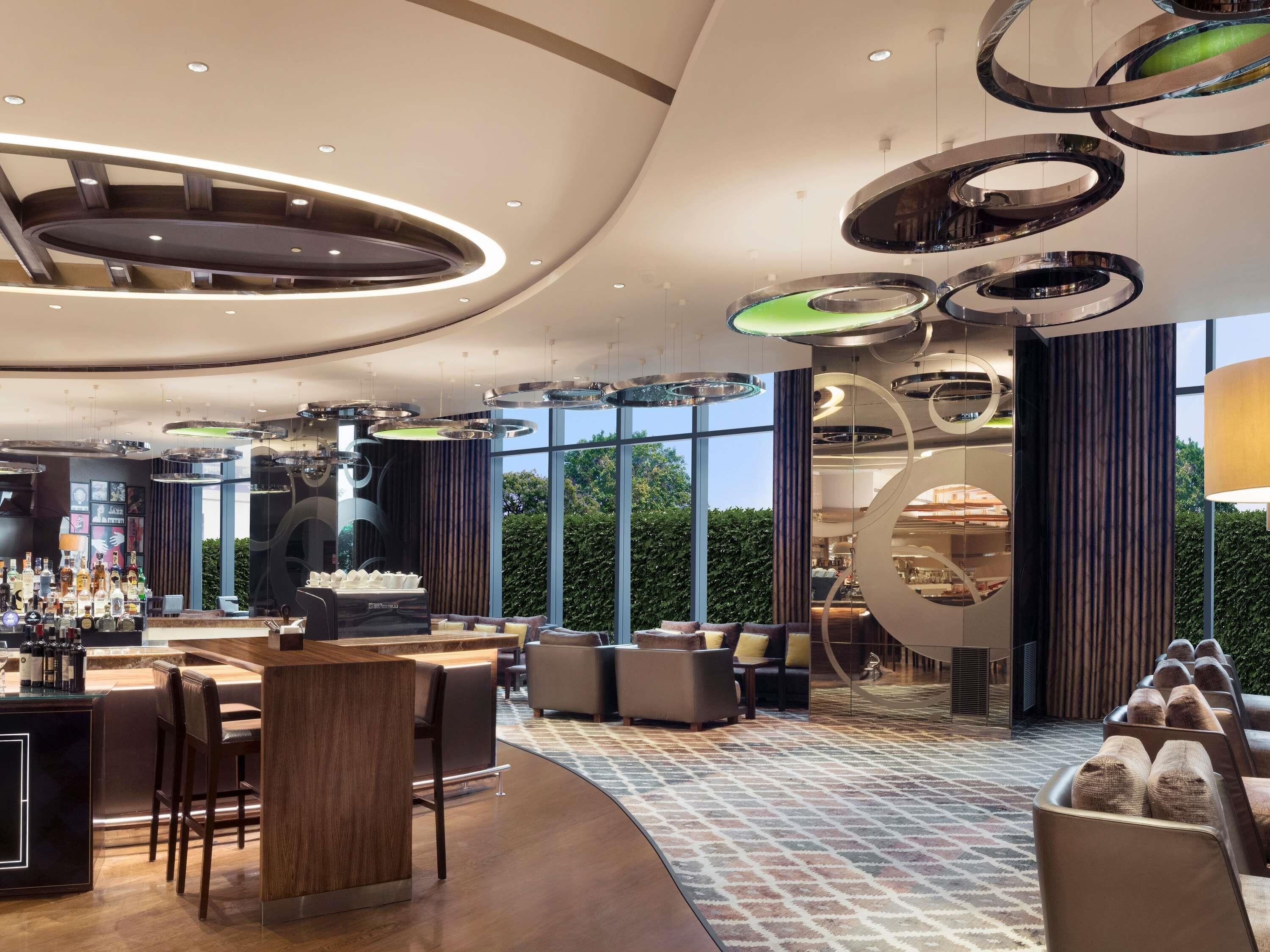 Lounge i lobbyen, udendørs servering, åben hver dag