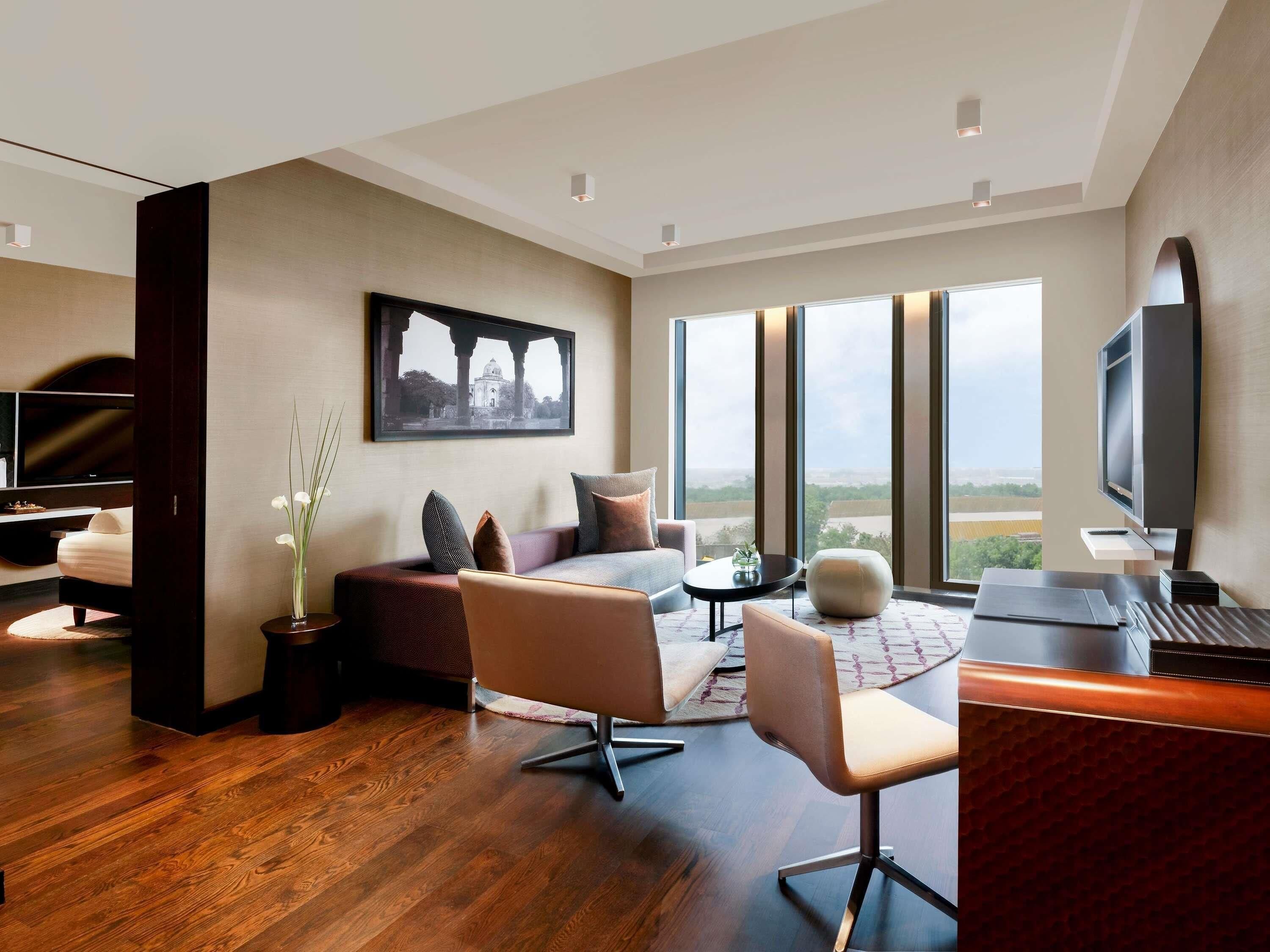 Superior Suite, Club lounge access (20% off FnB & Laundry) | Egyptian cotton sheets, premium bedding, down duvets, memory-foam beds