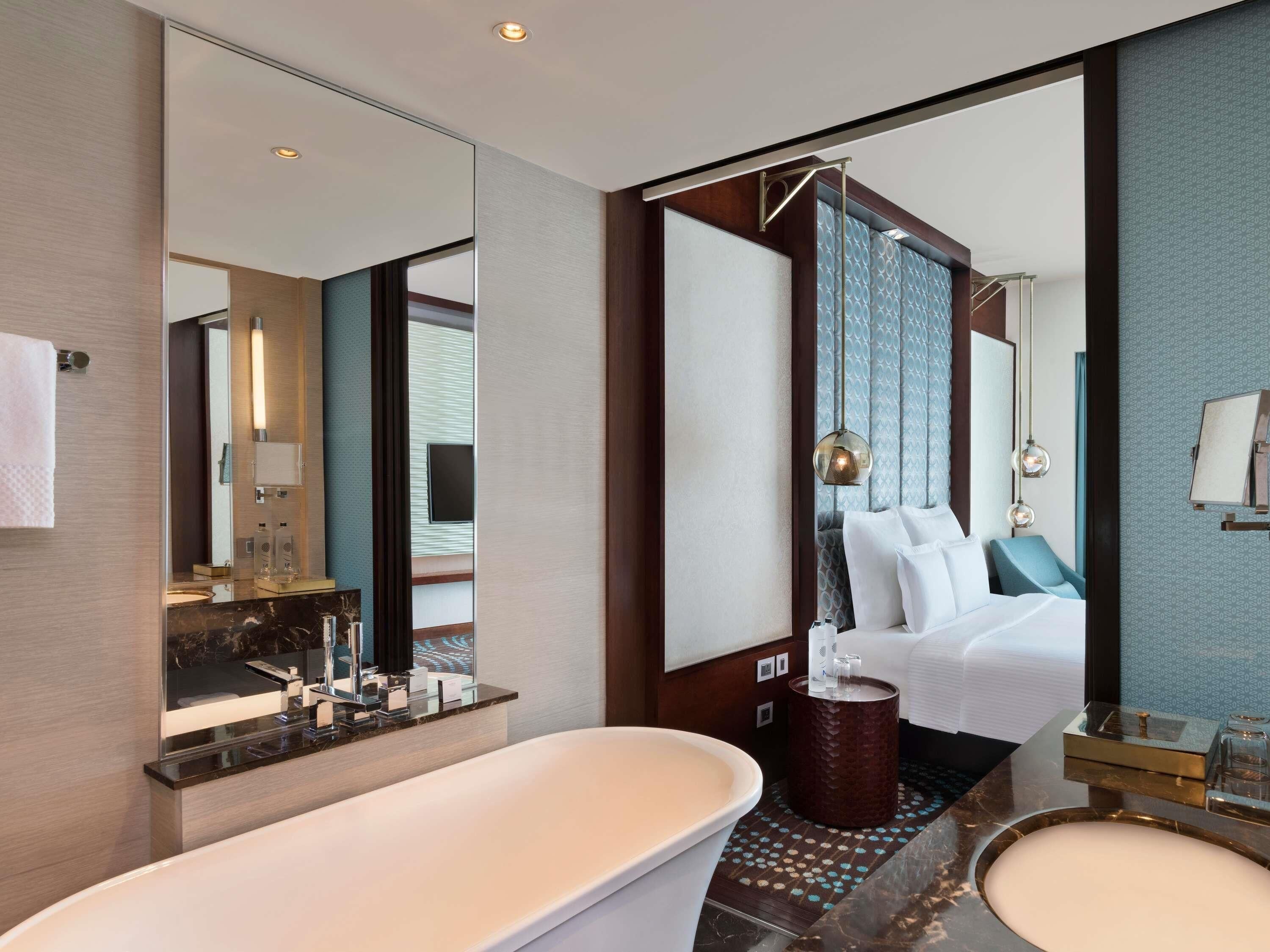 Banheira e chuveiro separados, banheira de imersão