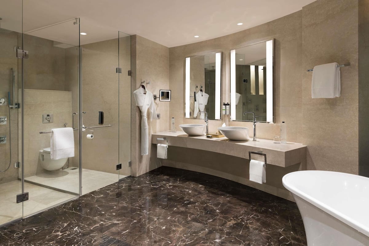 Presidentiële suite, toegang tot de clublounge (Airport View, 20% off FnB & Laundry) | Lakens van Egyptisch katoen, luxe beddengoed, donsdekens