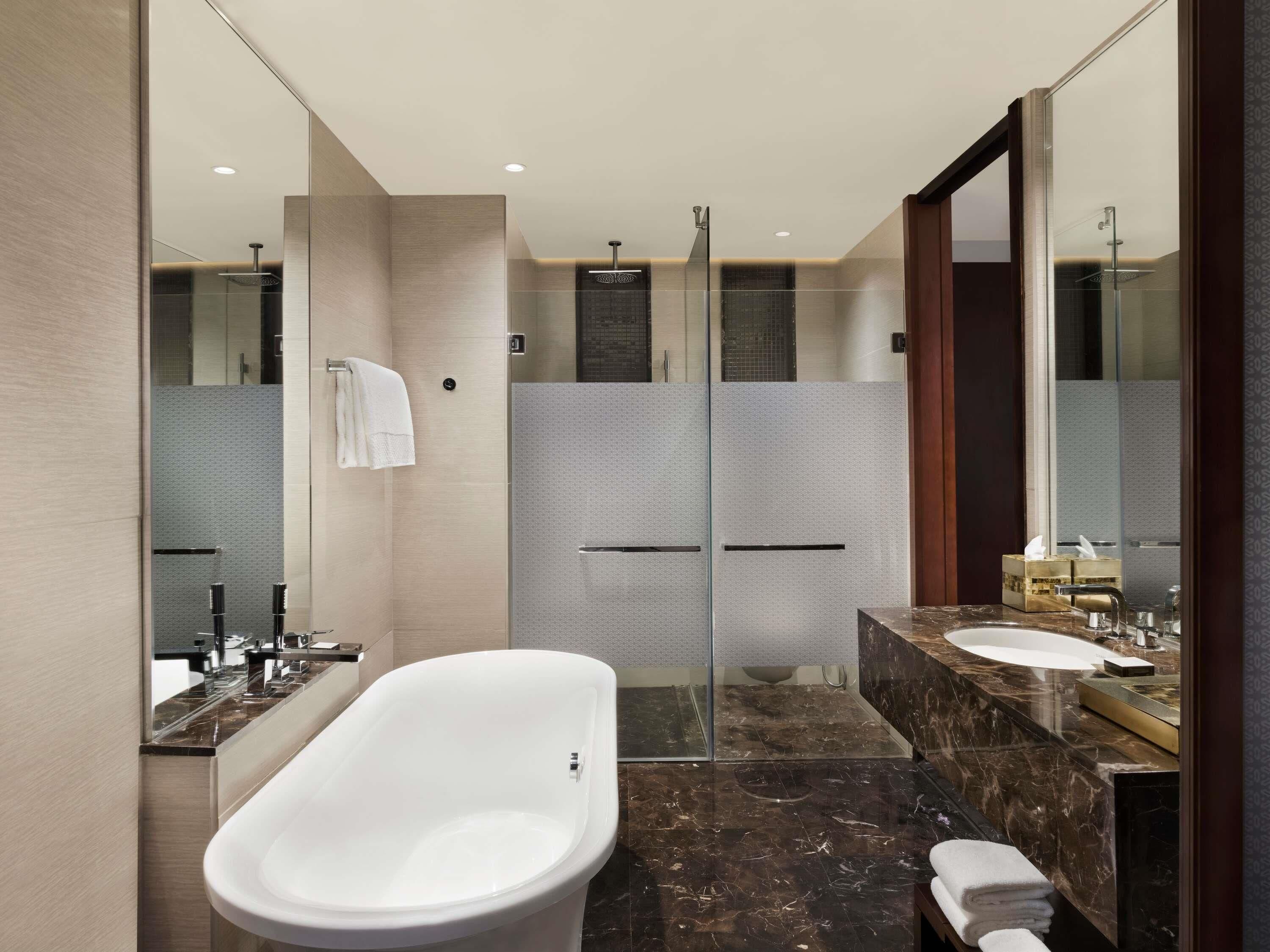 Banheira e chuveiro separados, banheira de imersão