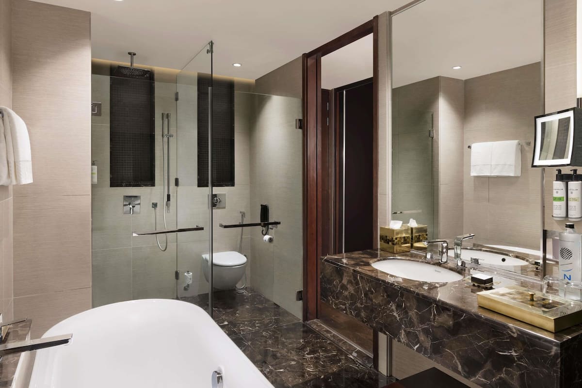 1 sovrum, egyptiska bomullslakan och sängtillbehör av högsta kvalitet