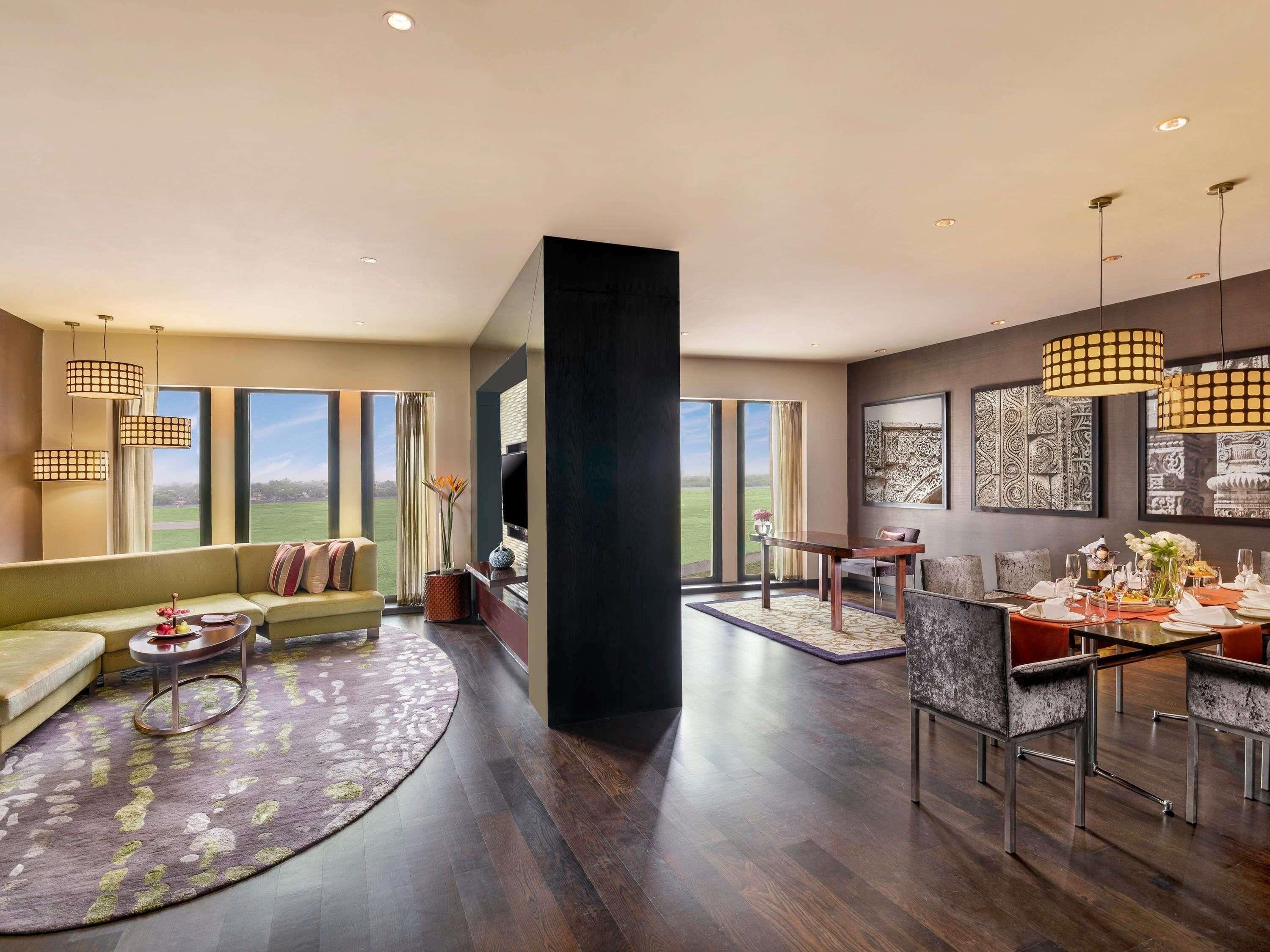 Suite presidencial, Acceso al salón del club (Airport View, 20% off FnB & Laundry) | Sábanas de algodón egipcio y ropa de cama de alta calidad