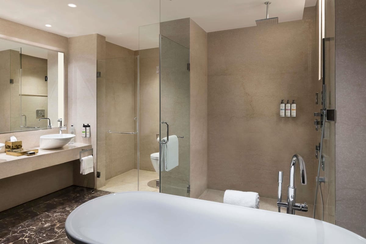 SUPERIOR SUITE ROOM - 2 way airport transfers, Lounge access. 15% discount on F&B and Laundry