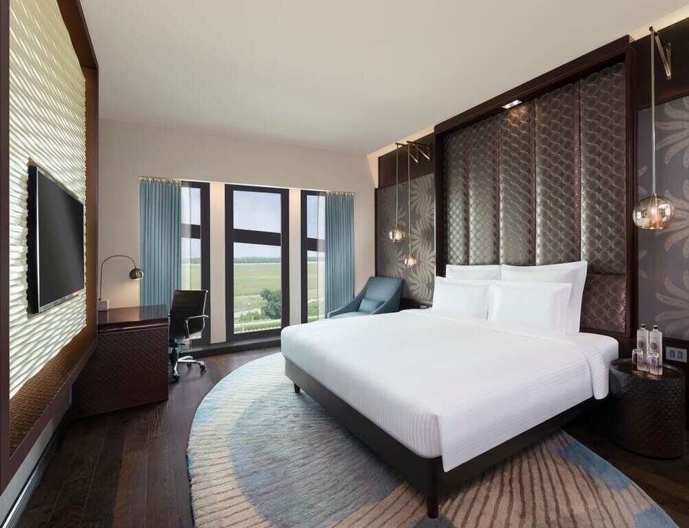 Habitación ejecutiva, 1 cama King size, vista a la ciudad (Cocktail Hours, 20% off FnB & Laundry) | Sábanas de algodón egipcio, ropa de cama de alta calidad y edredón 
