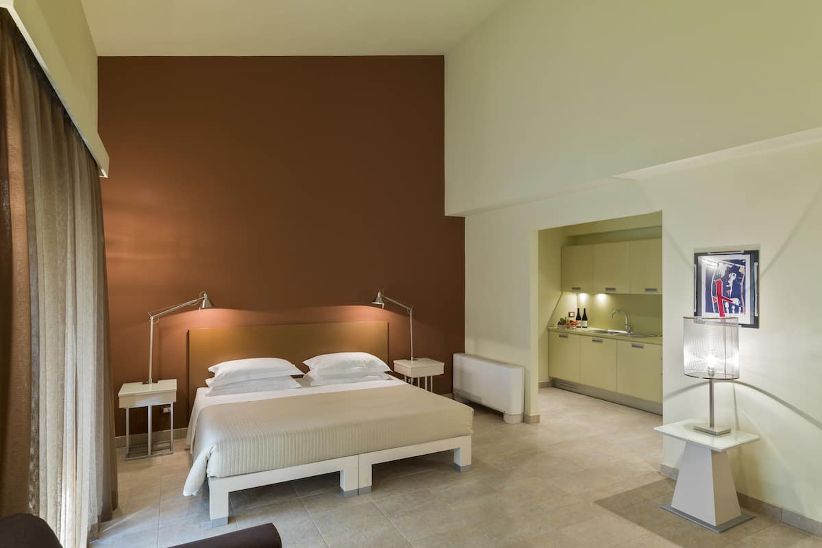 Superior Studio, 1 Bedroom, Kitchen | Down comforters, in-room safe, individually furnished, desk
