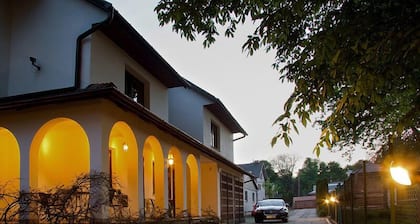 4.Friends Hostel