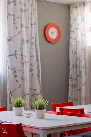 Breakfast area - 4.Friends Hostel (Kraków)