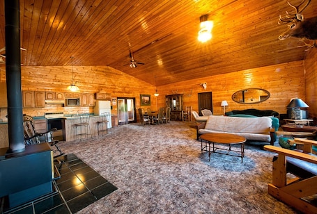 3 Bedroom/3 Bath Cabin | Interior entrance