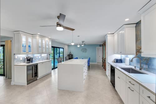 Deluxe-Villa, 4 Schlafzimmer, eigener Pool, Kanalblick | Eigene Küche | Kühlschrank, Mikrowelle, Herdplatte, Geschirrspüler