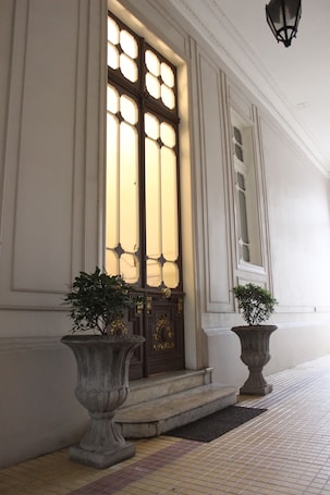 Entrada al alojamiento. Matildas Hotel Boutique