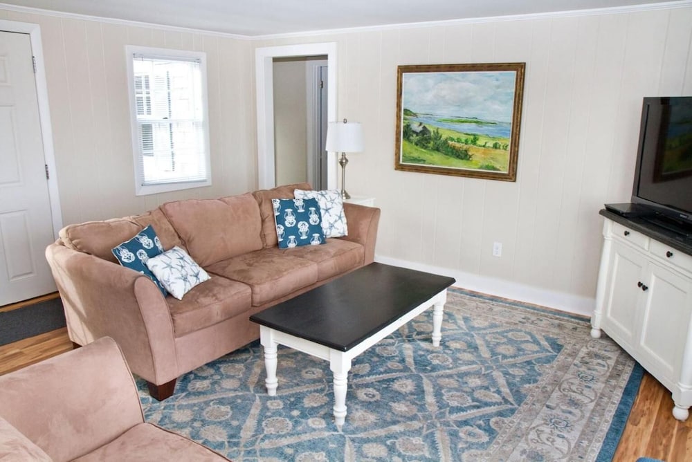 Hawthorne Motel by null