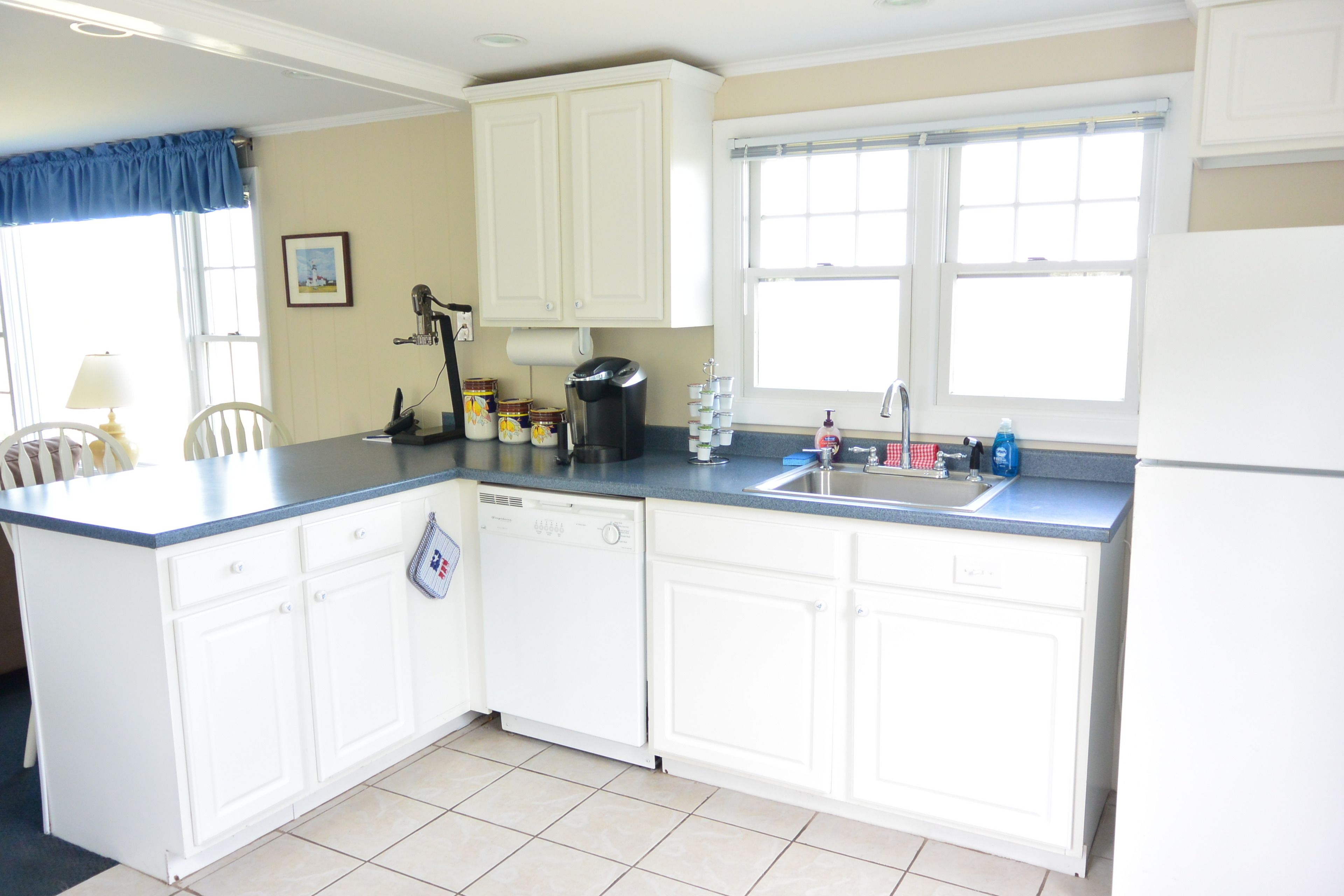 cottage, 2 bedrooms, ocean view | private kitchen | fridge, microwave, coffee/tea maker