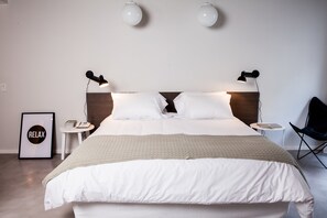 客房內保險箱、書桌、熨斗/熨衣板、免費無線上網