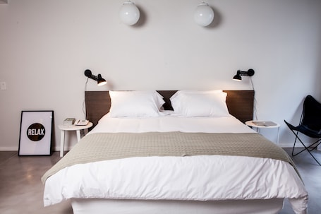 Caja de seguridad en la habitación y escritorio