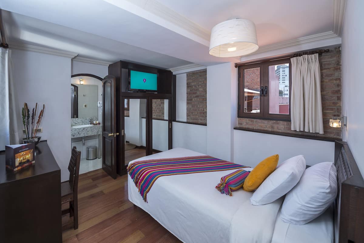 Eenpersoonskamer | Luxe beddengoed, donzen dekbedden, Select Comfort-bedden, een minibar