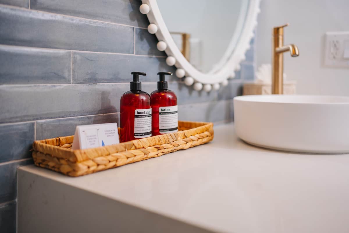 Suite 1 | Bathroom | Free toiletries, hair dryer, bathrobes, towels