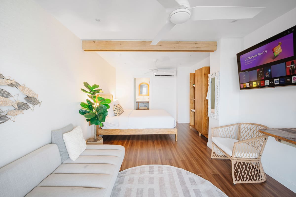 Suite 2 | 1 bedroom, Egyptian cotton sheets, premium bedding, pillowtop beds