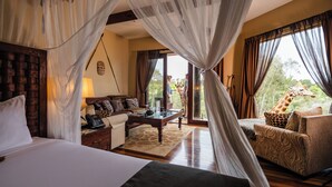 Giraffe Tree House (Check in by 2:30pm)