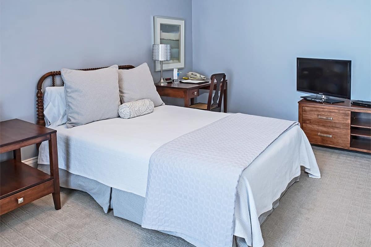 Suite #6 | Individually decorated, desk, iron/ironing board, free WiFi