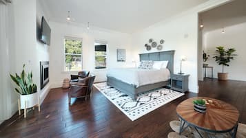 Suite - 1 kingsize-seng | Premium-sengetøj, gratis minibar, pengeskab på værelset