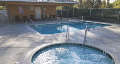 Gridley Inn & RV Park