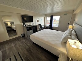 King Suite | Free WiFi, bed sheets