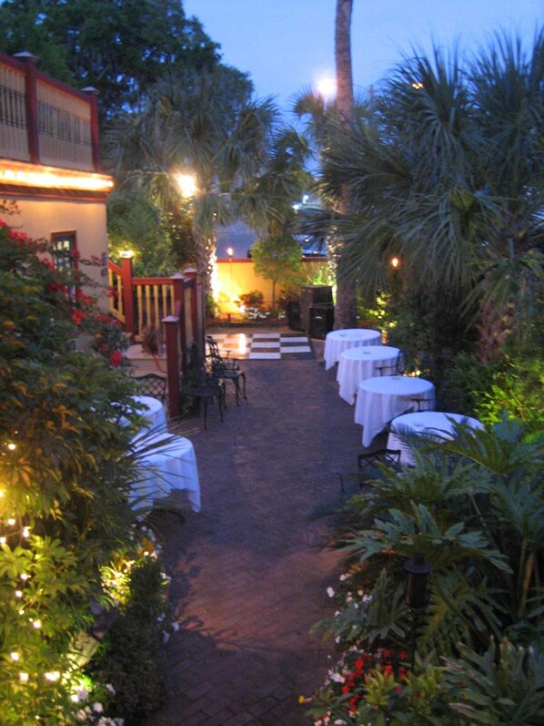 Breakfast, lunch and dinner served - Old City House Inn and Restaurant (St. Augustine)