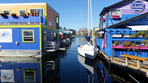 A Float Home B&B in Fisherman’s Wharf