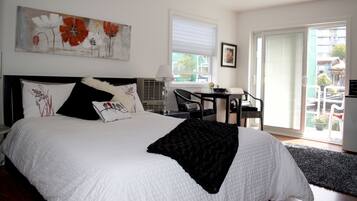 1 bedroom, Egyptian cotton sheets, premium bedding, memory foam beds