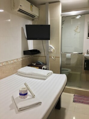 Kamar | 1 kamar tidur, tirai kedap cahaya, kedap suara, dan setrika/meja setrika