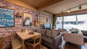 LCD-tv, spillekonsol, dvd-afspiller