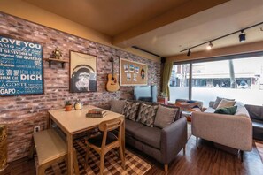 Télévision LCD, console de jeux vidéo, lecteur de DVD