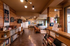 LCD-tv, spillekonsol, dvd-afspiller