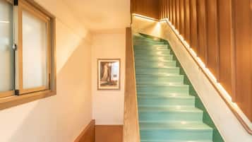 LCD-tv, spillekonsol, dvd-afspiller