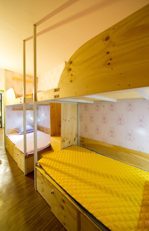 Habitación triple económica, 4 habitaciones (4-person) | Vista desde la habitación